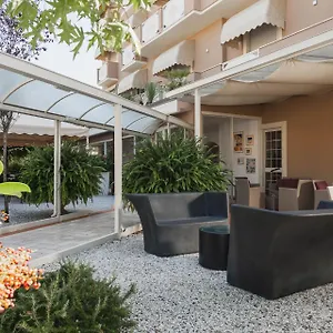 https://hotel-azzurra-marina-di-pietrasanta.it-tuscanyhotel.com